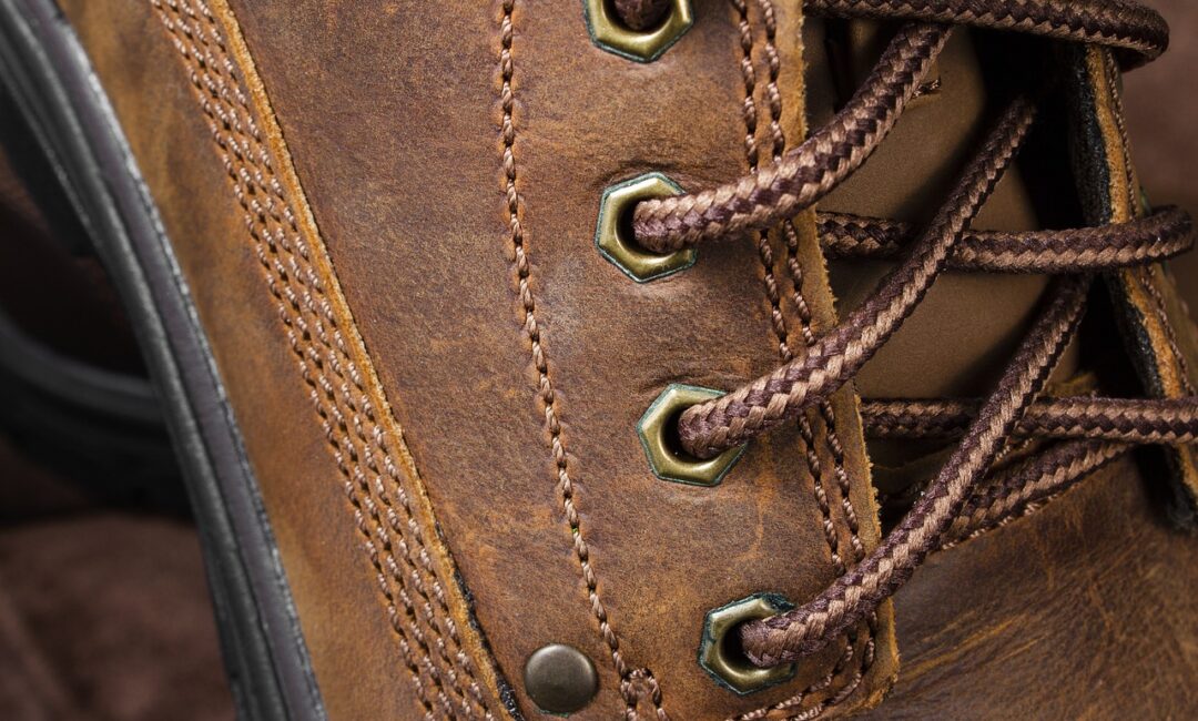 Une_touche_de_nouveauté_:_guide_féminin_de_teinture_pour_chaussures_en_daim